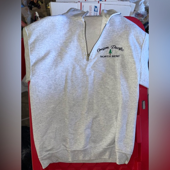 Ash colored 1/4 zip Oregon - Picture 2 of 3